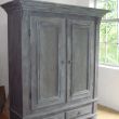 Dit was een donker eiken kast en is geverfd met A.Sl krijtv. kl. Graphite en afgewerkt met witte was