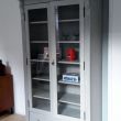 Na: Grenen kast, geverfd met Annie Sl. Chalkpaint kleur Paris grey